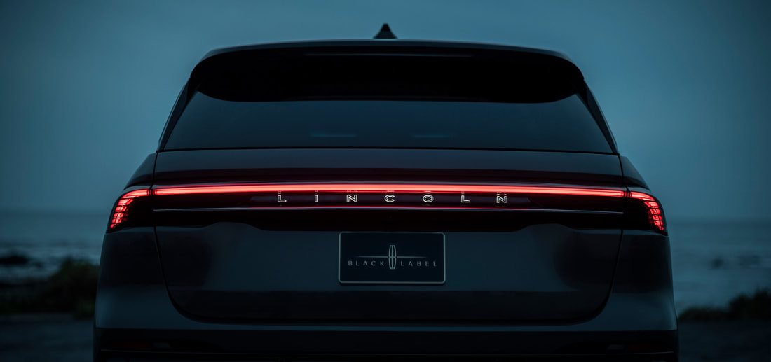 Rear of the Nautilus with its full-width light bar