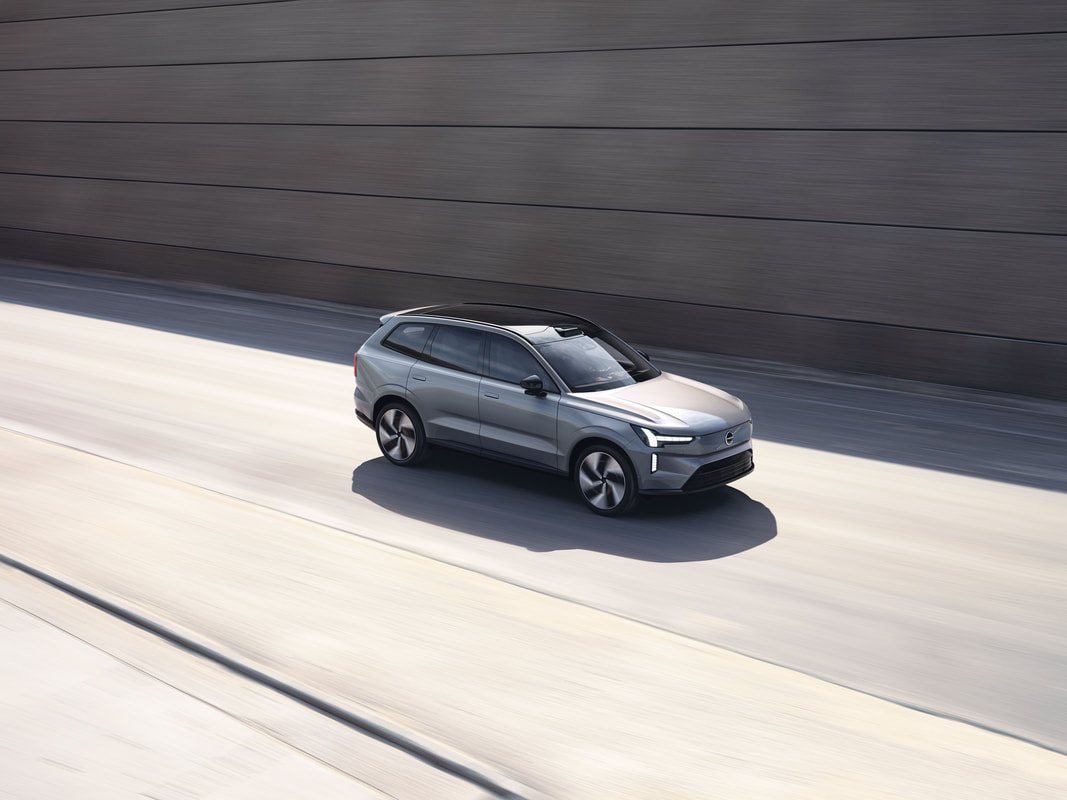 Volvo EX90 driving